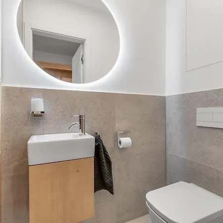 On The Danube, Center, Free Parking Apartamento